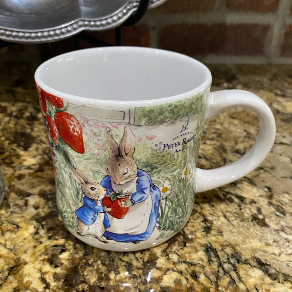 Beatrix Potter Peter Rabbit strawberry vines  mug   - Brand new!